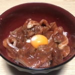 漬けサーモン丼（黄身入り）